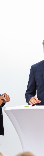 IFE og Morrow signerer samarbeidskontrakt.
Foto: Gerrick Robinson